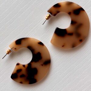 Tortoise Shell Hoop Pierced Earrings Tan & Brown